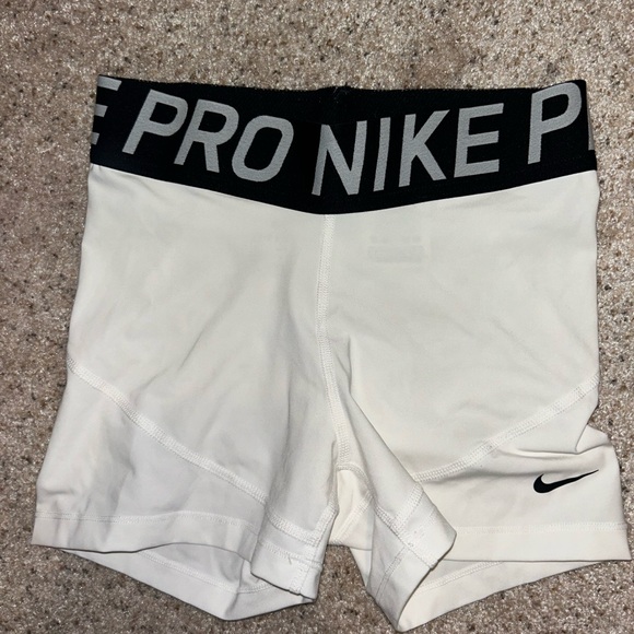 Nike Pros - Picture 1 of 4